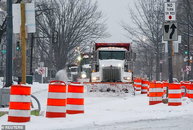 Winter Storm Fern Paralyzes Eastern U.S., Strains Washington, D.C. as Snow Plows Battle Treacherous Conditions