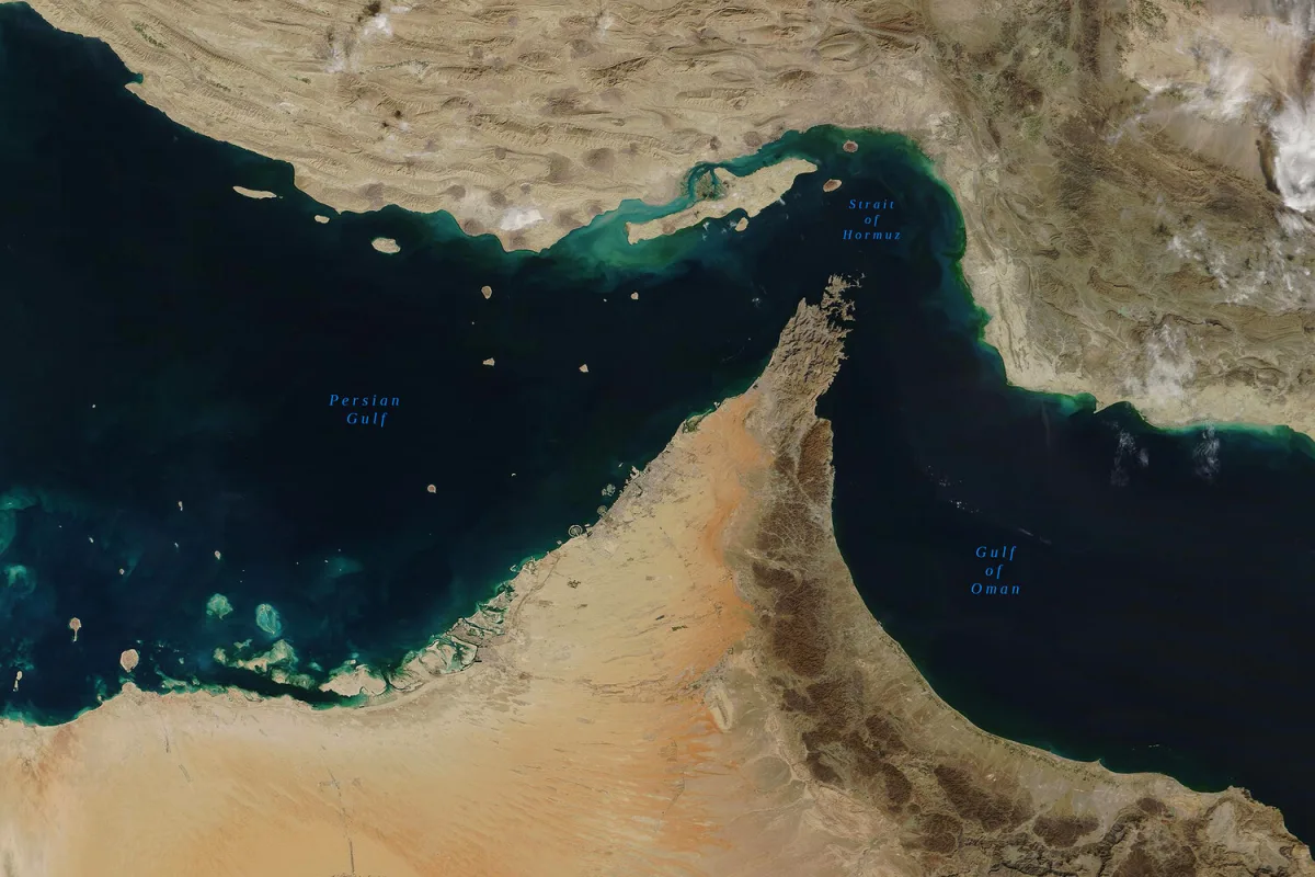 Iranian Admiral Denies U.S. Claims on Oil Tanker Escort in Hormuz, Threatens Force