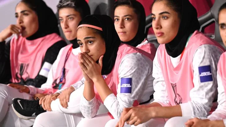 Iranian Footballer Reverses Asylum Decision After Teammates' Input, Says Minister