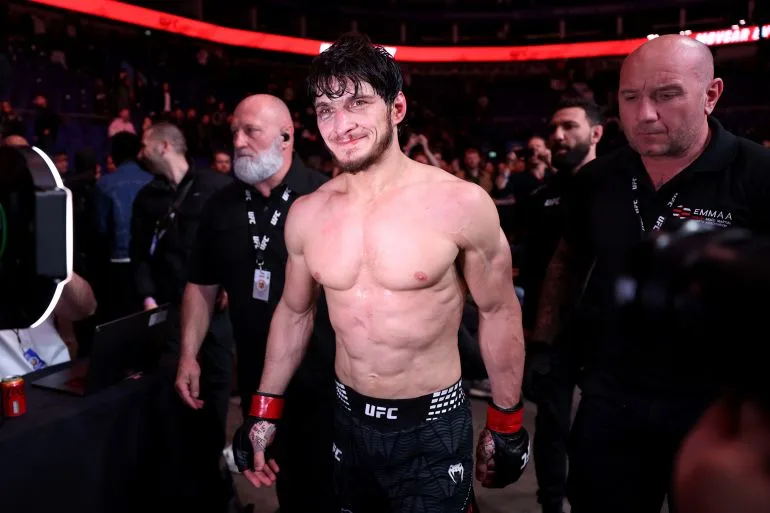 Evloev Faces Murphy in High-Stakes Featherweight Clash for Volkanovski Title Shot