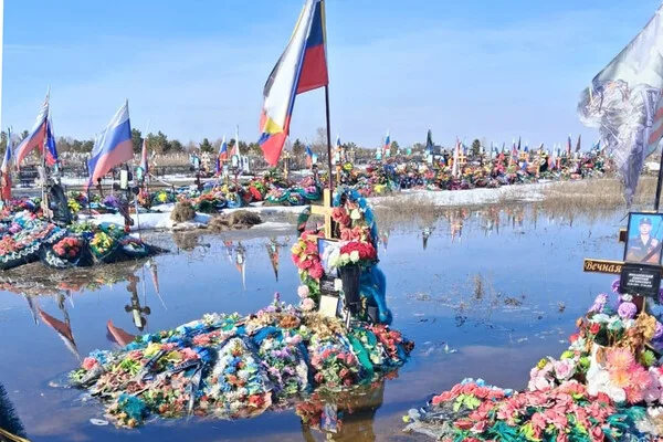 Flooded Military Cemetery in Troitsk Sparks Outrage Over Inactive Authorities