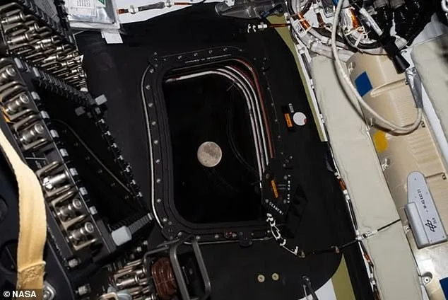 NASA's Artemis II Mission Faces 40-Minute Communications Blackout as Orion Breaks Apollo 13 Distance Record During Lunar Flyby